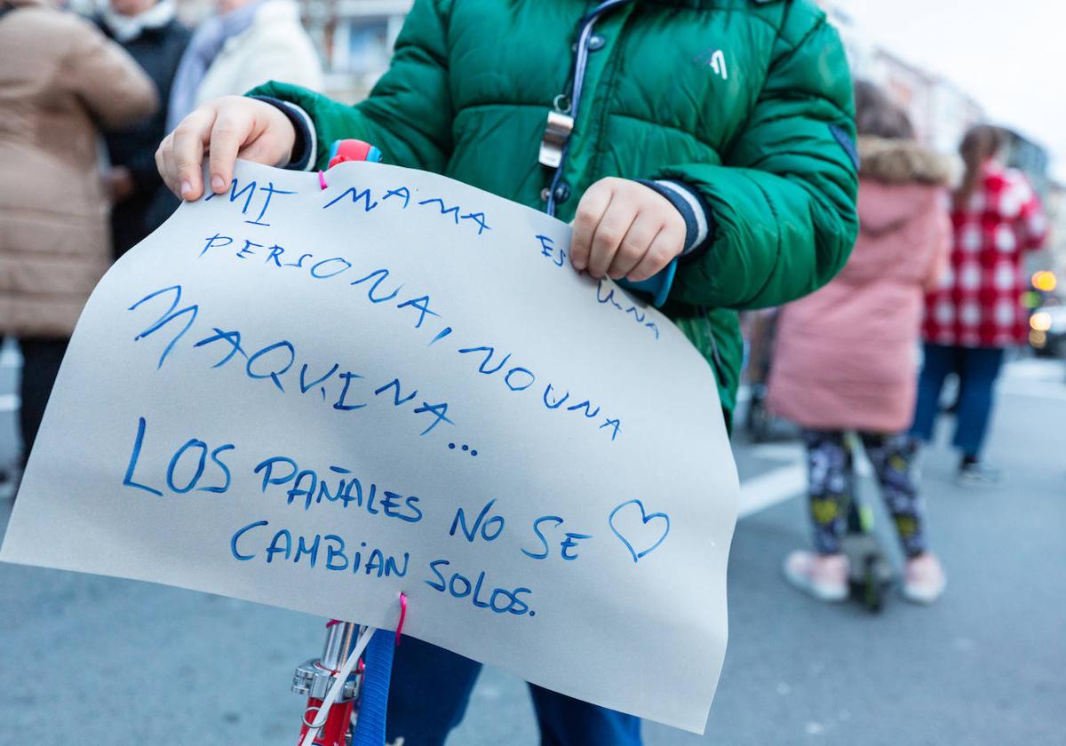 La manifestación contra la amnistía a las residencias, en imágenes