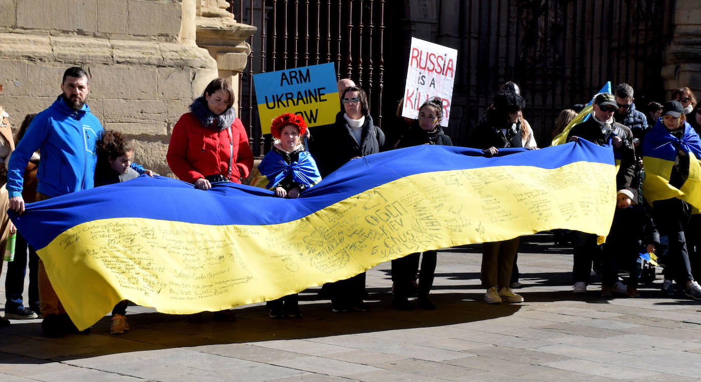 La manifestación silenciosa de ucranianos en La Rioja, en imágenes