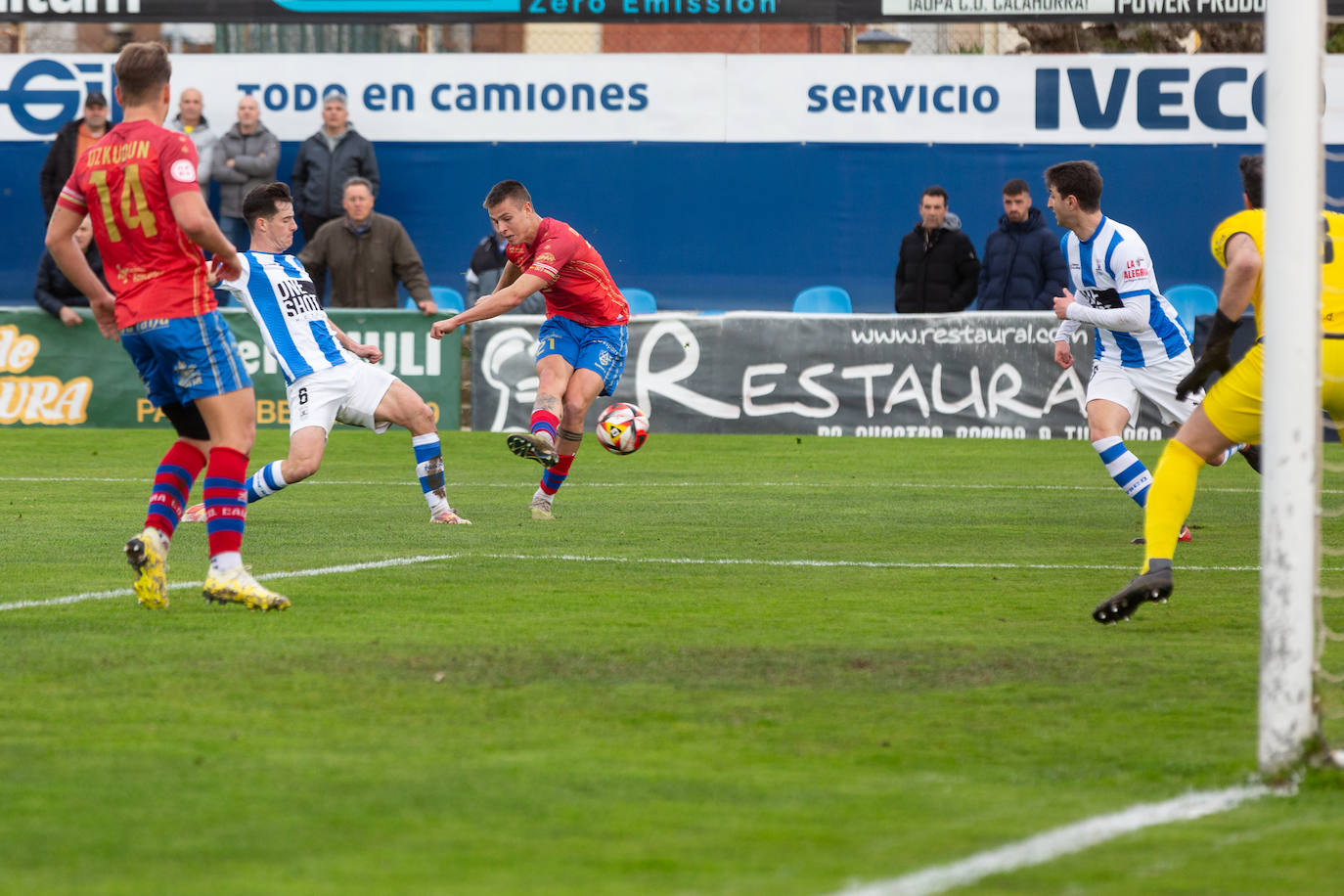 El derbi entre el Calahorra y el Náxara, en imágenes