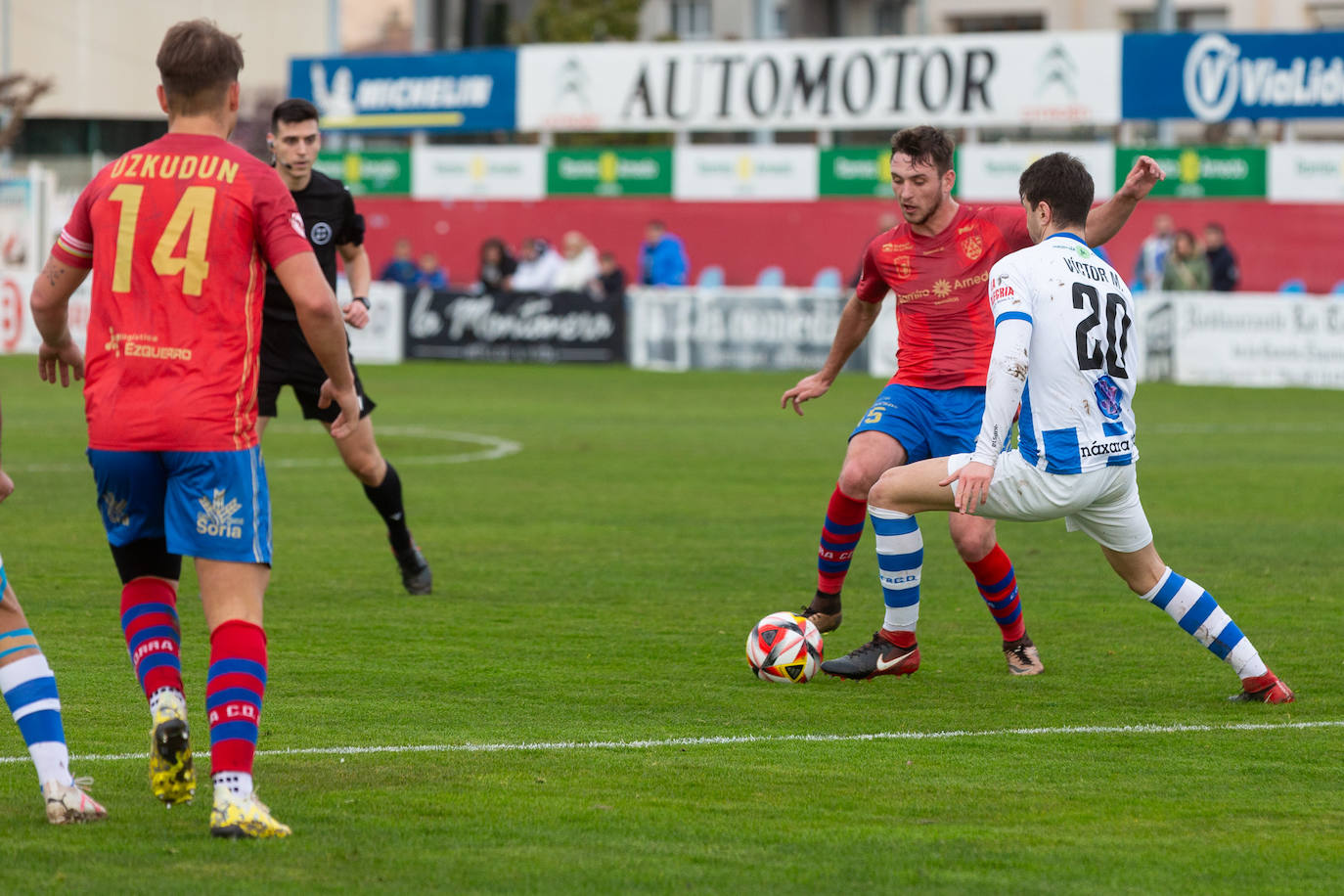 El derbi entre el Calahorra y el Náxara, en imágenes