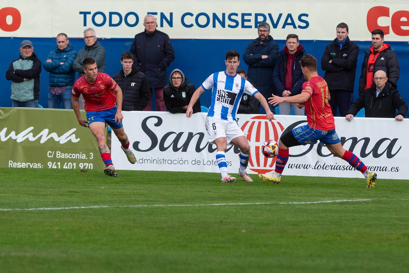 El derbi entre el Calahorra y el Náxara, en imágenes