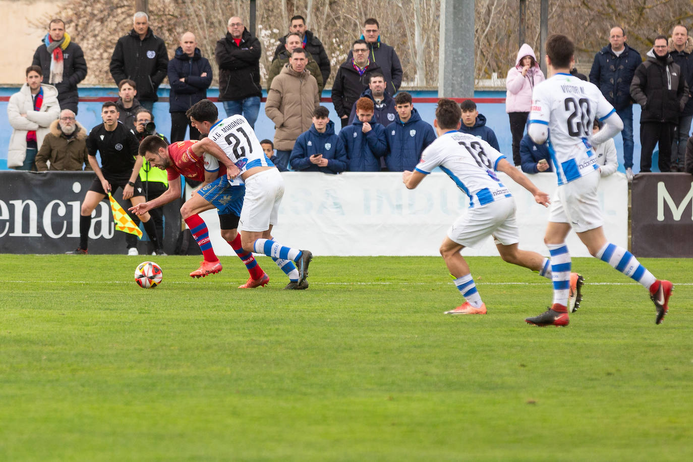 El derbi entre el Calahorra y el Náxara, en imágenes