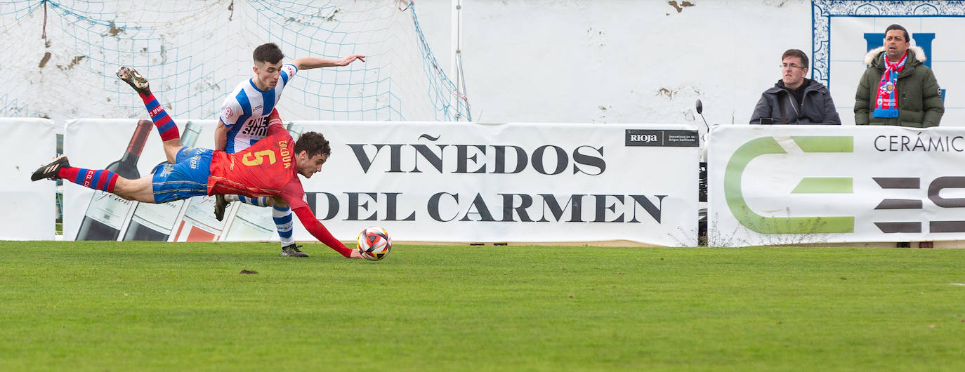 El derbi entre el Calahorra y el Náxara, en imágenes