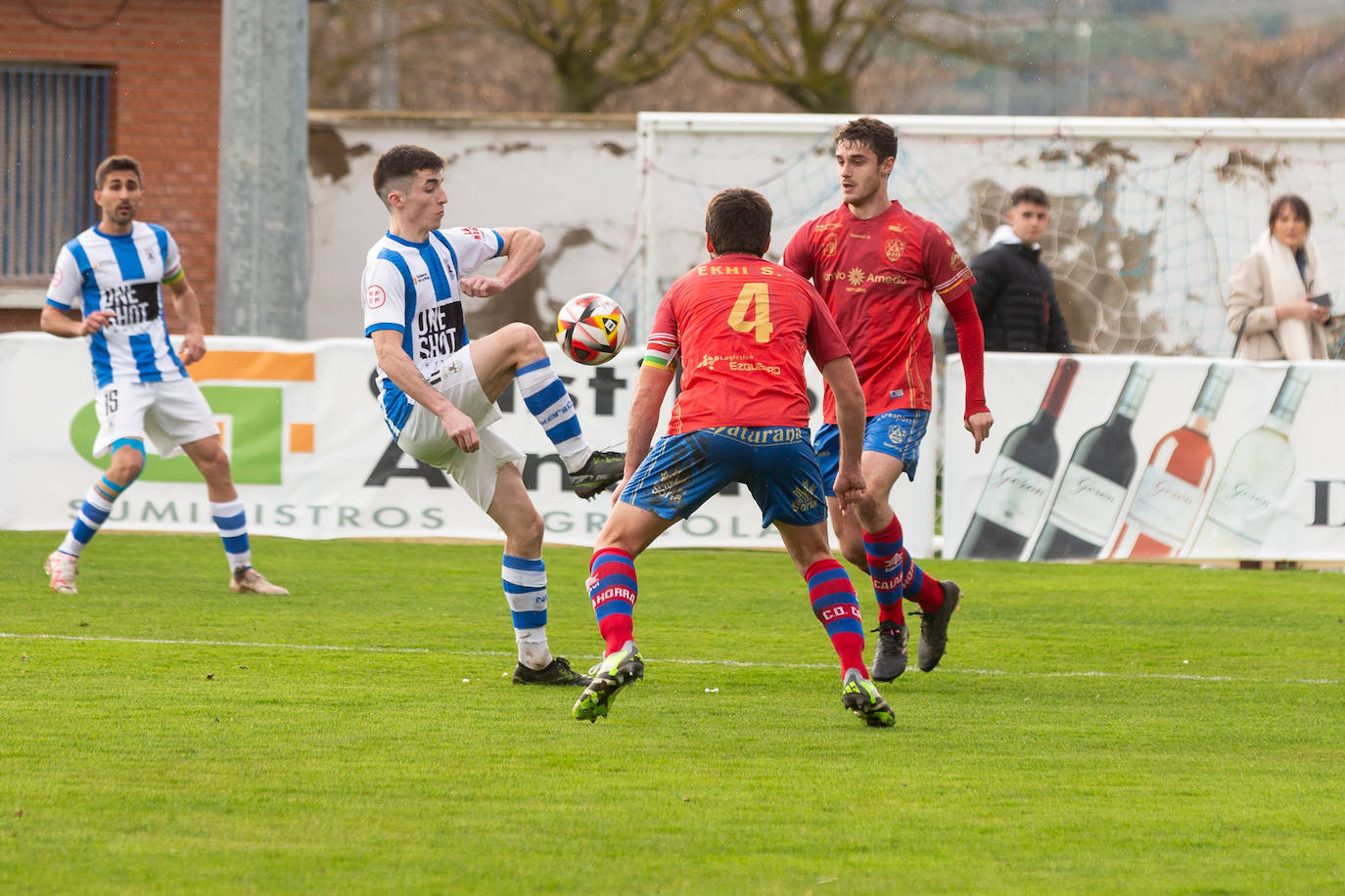 El derbi entre el Calahorra y el Náxara, en imágenes