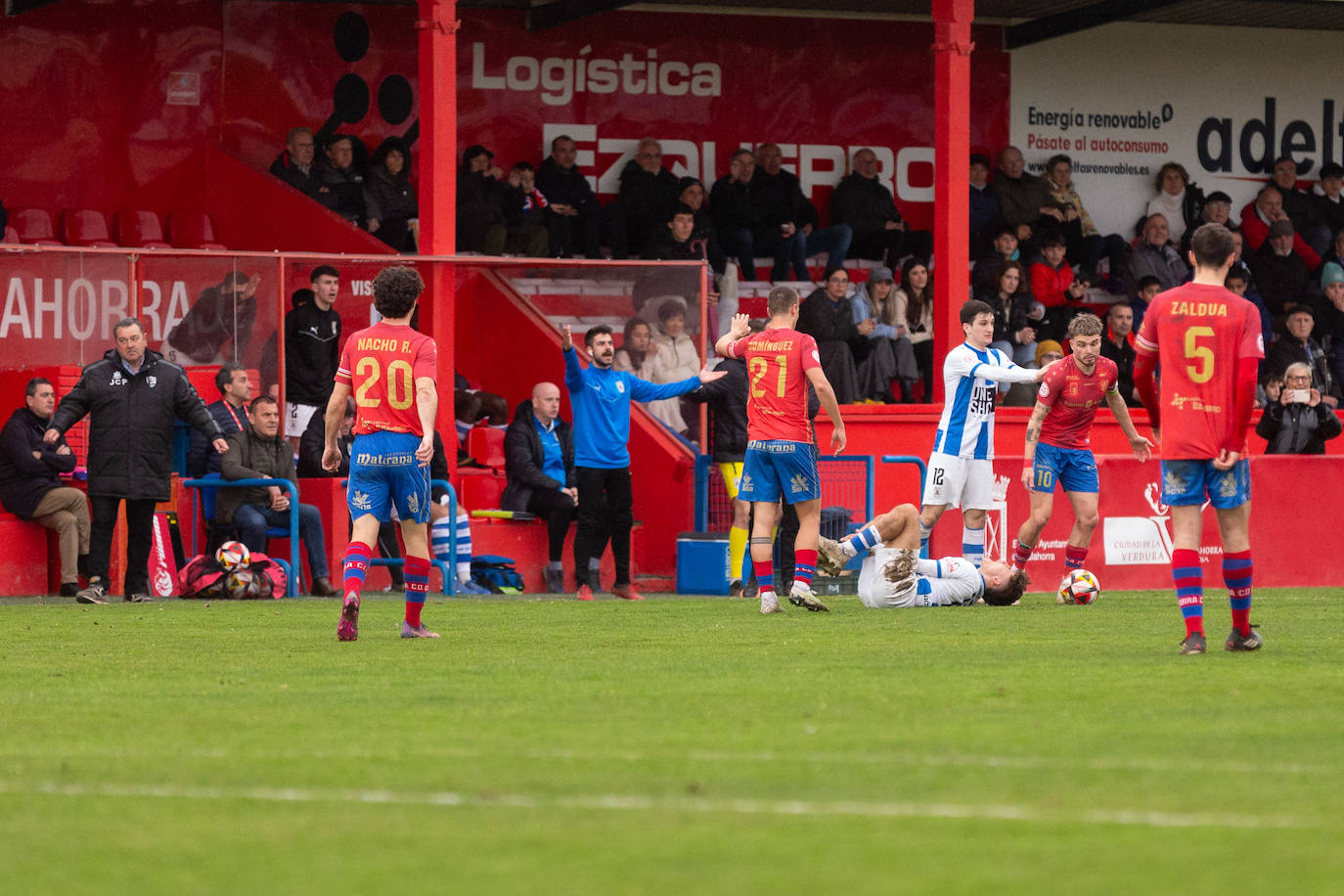 El derbi entre el Calahorra y el Náxara, en imágenes