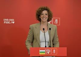 La secretaria de Organización del PSOE de La Rioja, María Marrodán, durante la rueda de prensa.