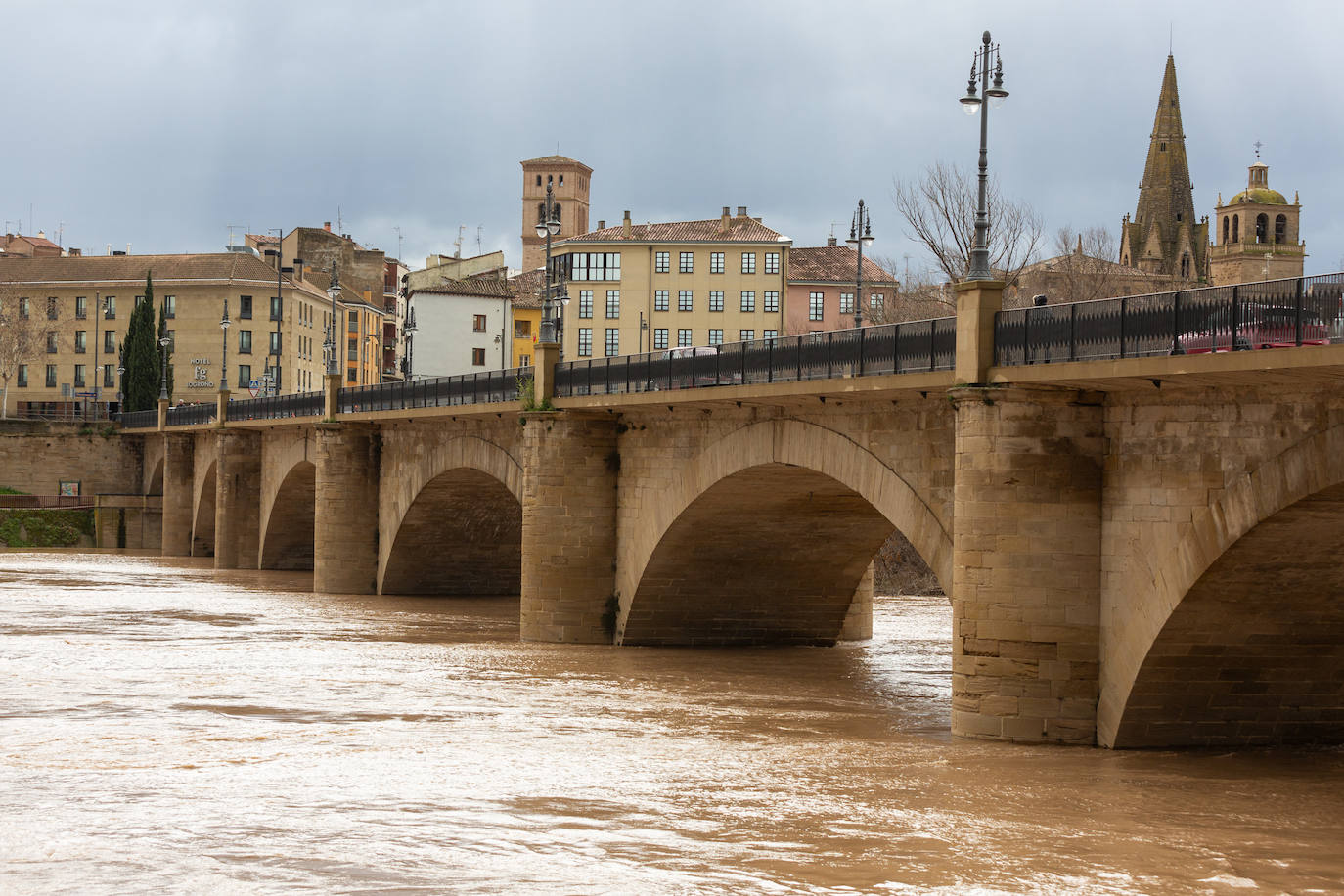 La crecida del Ebro en Logroño, en imágenes