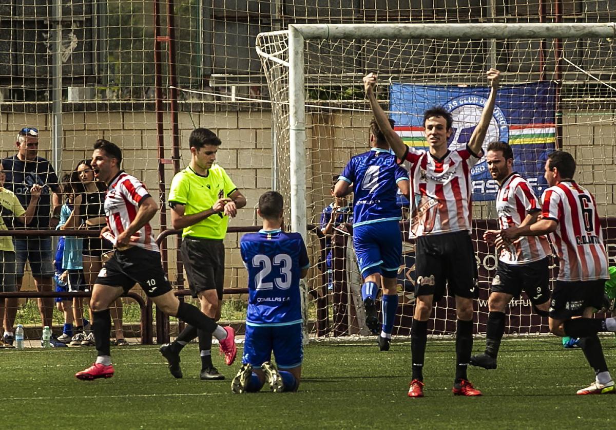 El festejo de unos de los tantos del partido entre Comillas y Autol de 2022.