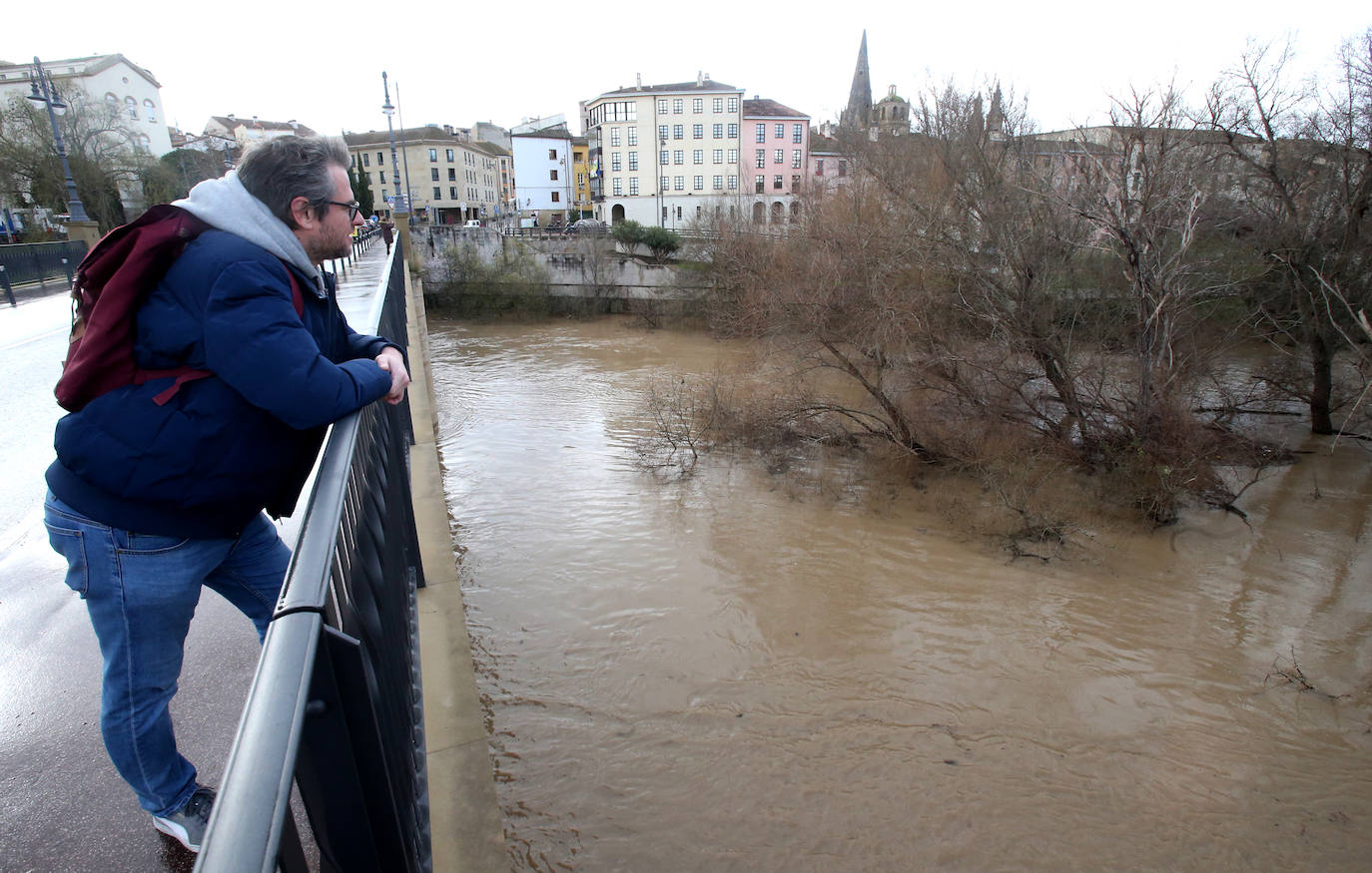 El Ebro alcanza a los 4,09 metros en Logroño