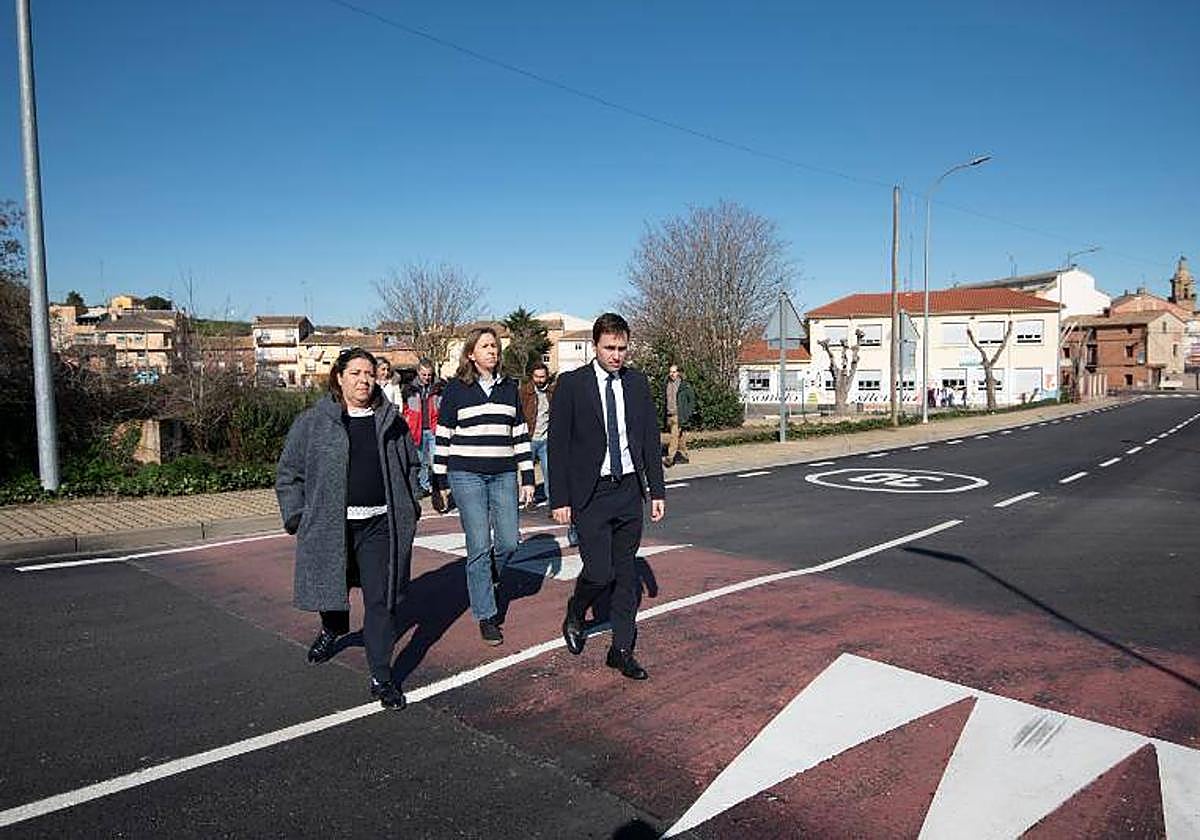 Finalizan las obras de mejora de la LR-458, en Agoncillo