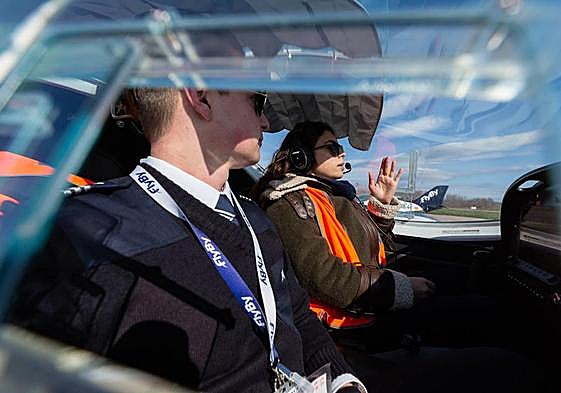 Primer día en la escuela de pilotos de Agoncillo