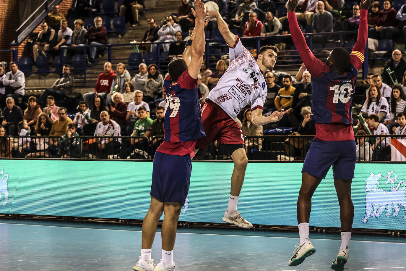 Las imágenes del Ciudad de Logroño-Barcelona