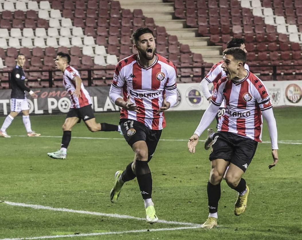 Escobar celebra el gol del empate ante el Sabadell, en Las Gaunas.