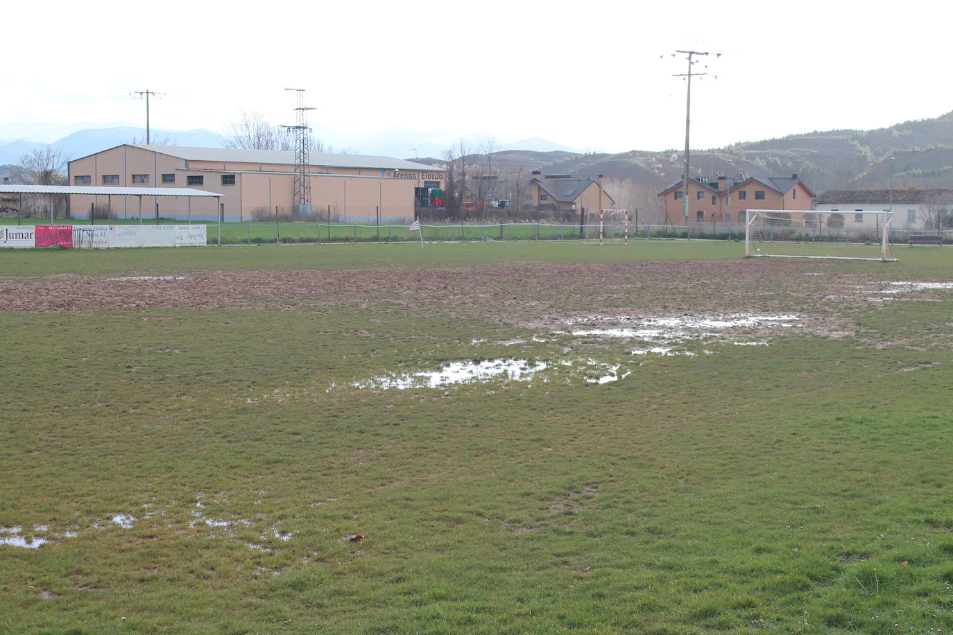 Mal estado de los campos de fútbol de &#039;El Cementerio&#039;