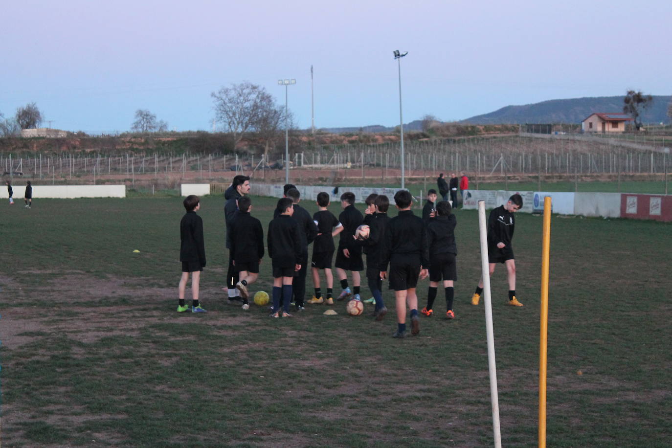 Mal estado de los campos de fútbol de &#039;El Cementerio&#039;