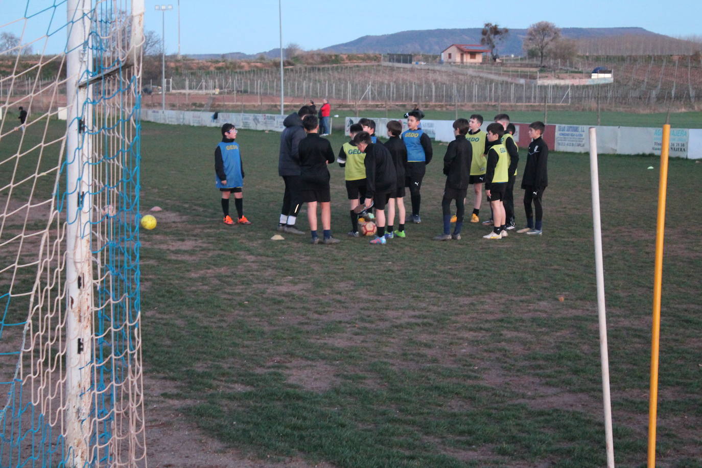 Mal estado de los campos de fútbol de &#039;El Cementerio&#039;