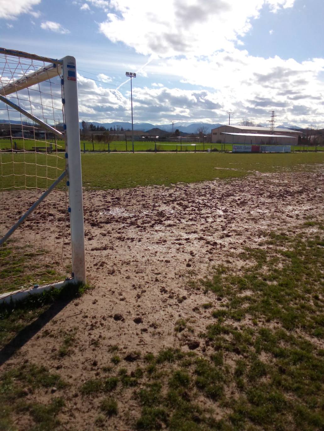 Mal estado de los campos de fútbol de &#039;El Cementerio&#039;