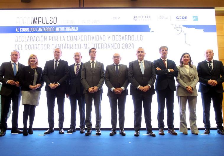 Representantes empresariales y políticos de Valencia, Aragón, La Rioja, Cantabria y Castilla y León tras la declaración institucional de este jueves.