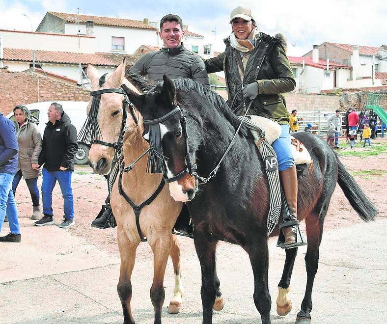 Dos de los jinetes que acudieron este sábado a Valverde.