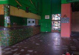 Interior del bar de La Grajera a la espera de la «reforma integral» necesaria para que vuelva a salir a concurso.