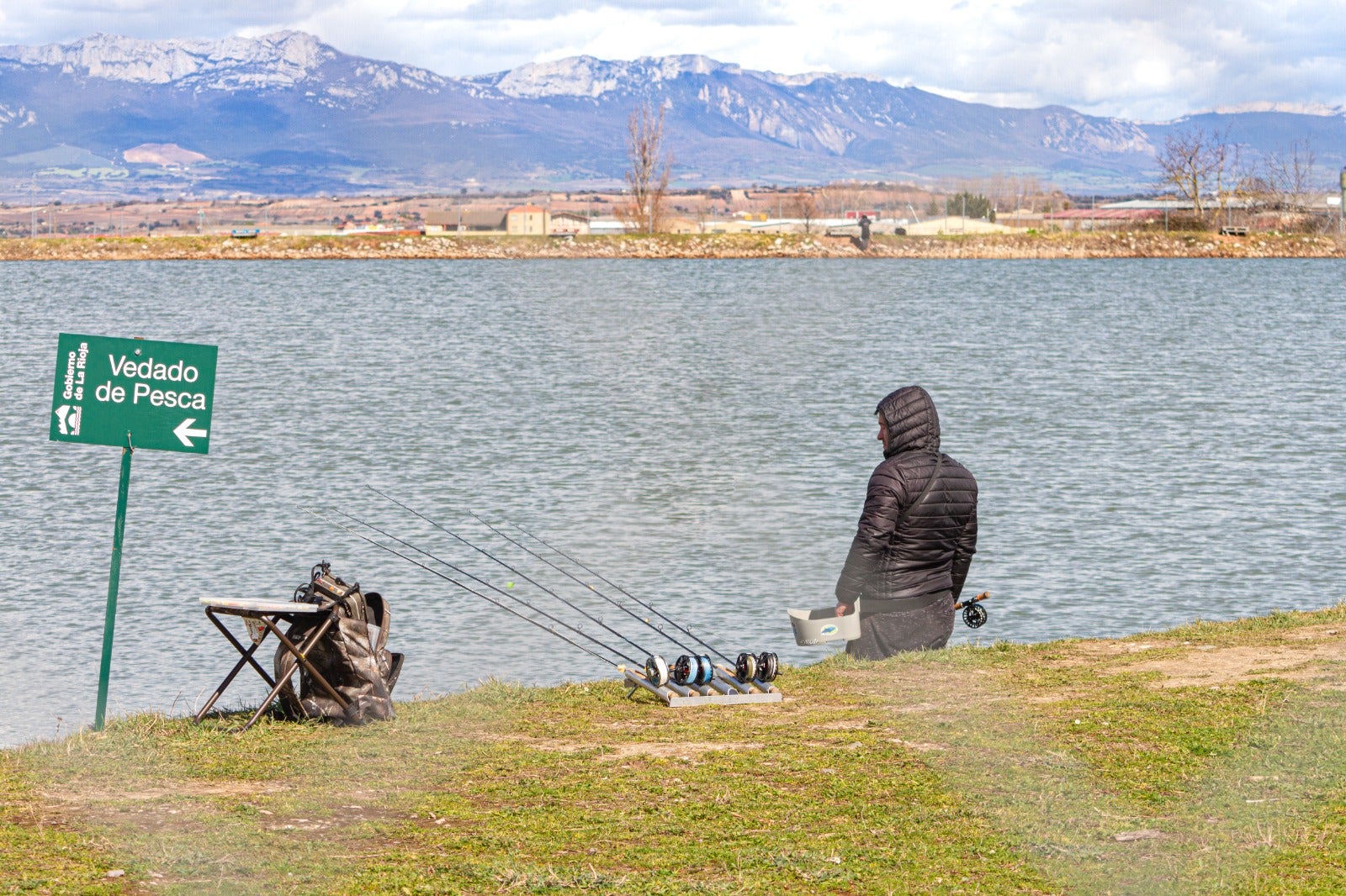 El inicio de la temporada de pesca en el embalse González Lacasa y la laguna de Tricio