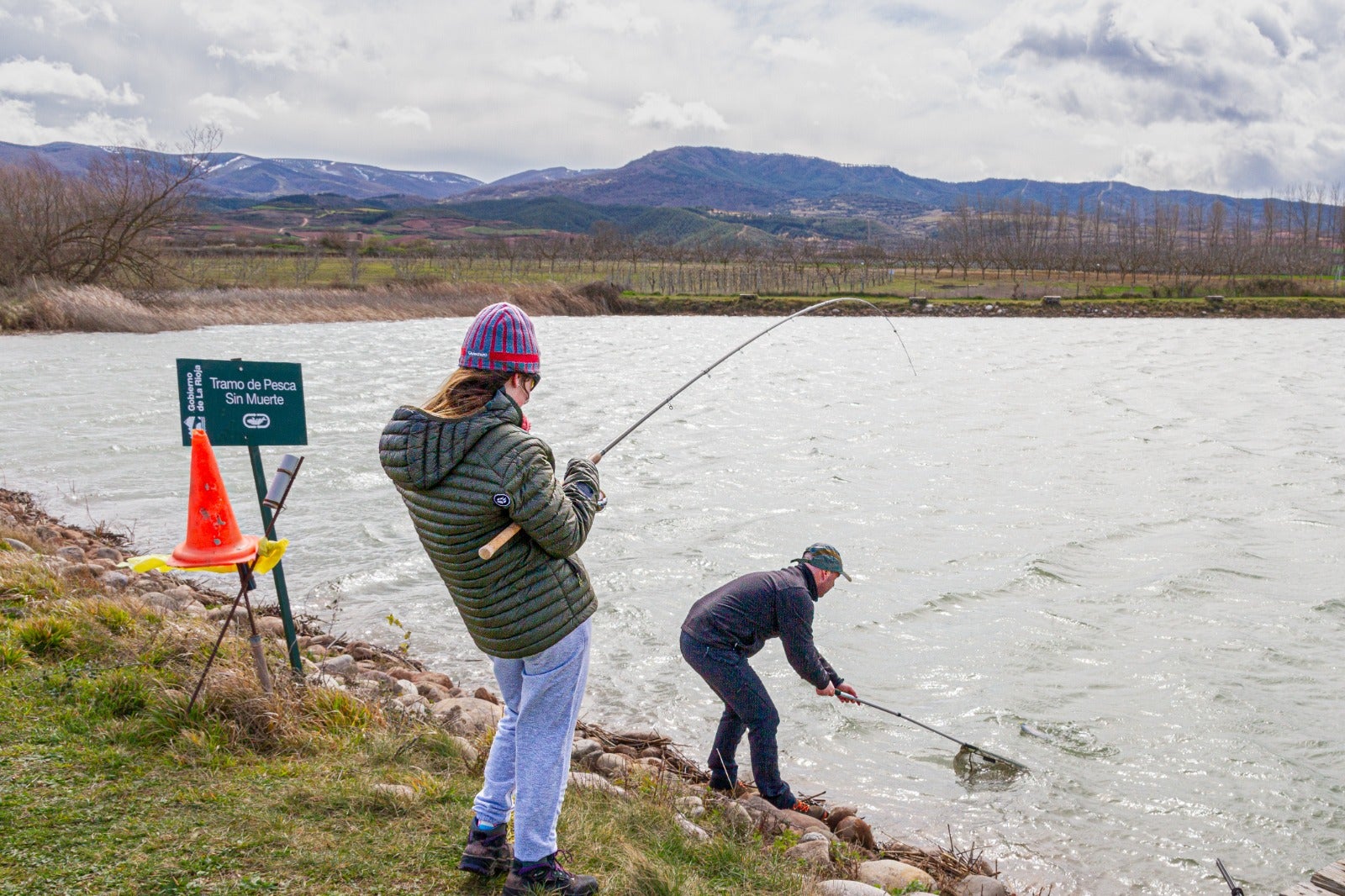 El inicio de la temporada de pesca en el embalse González Lacasa y la laguna de Tricio