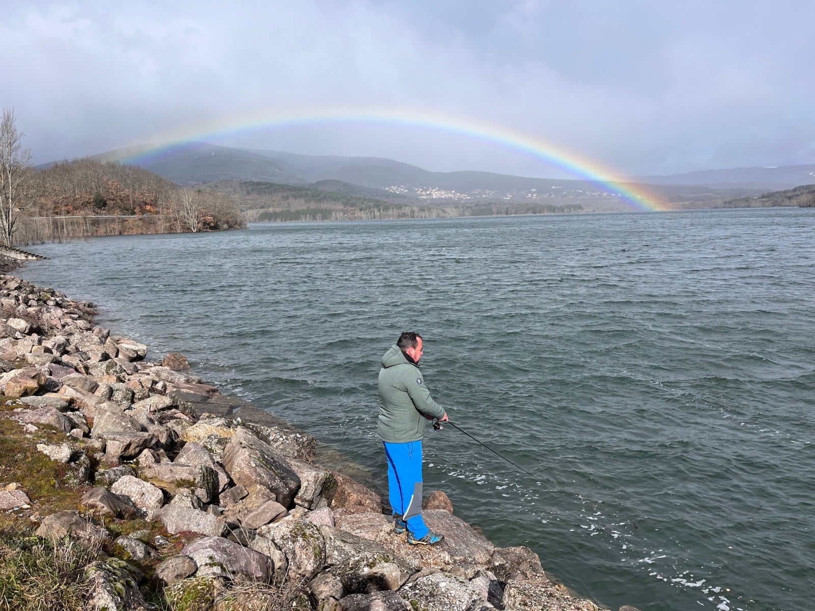 El inicio de la temporada de pesca en el embalse González Lacasa y la laguna de Tricio