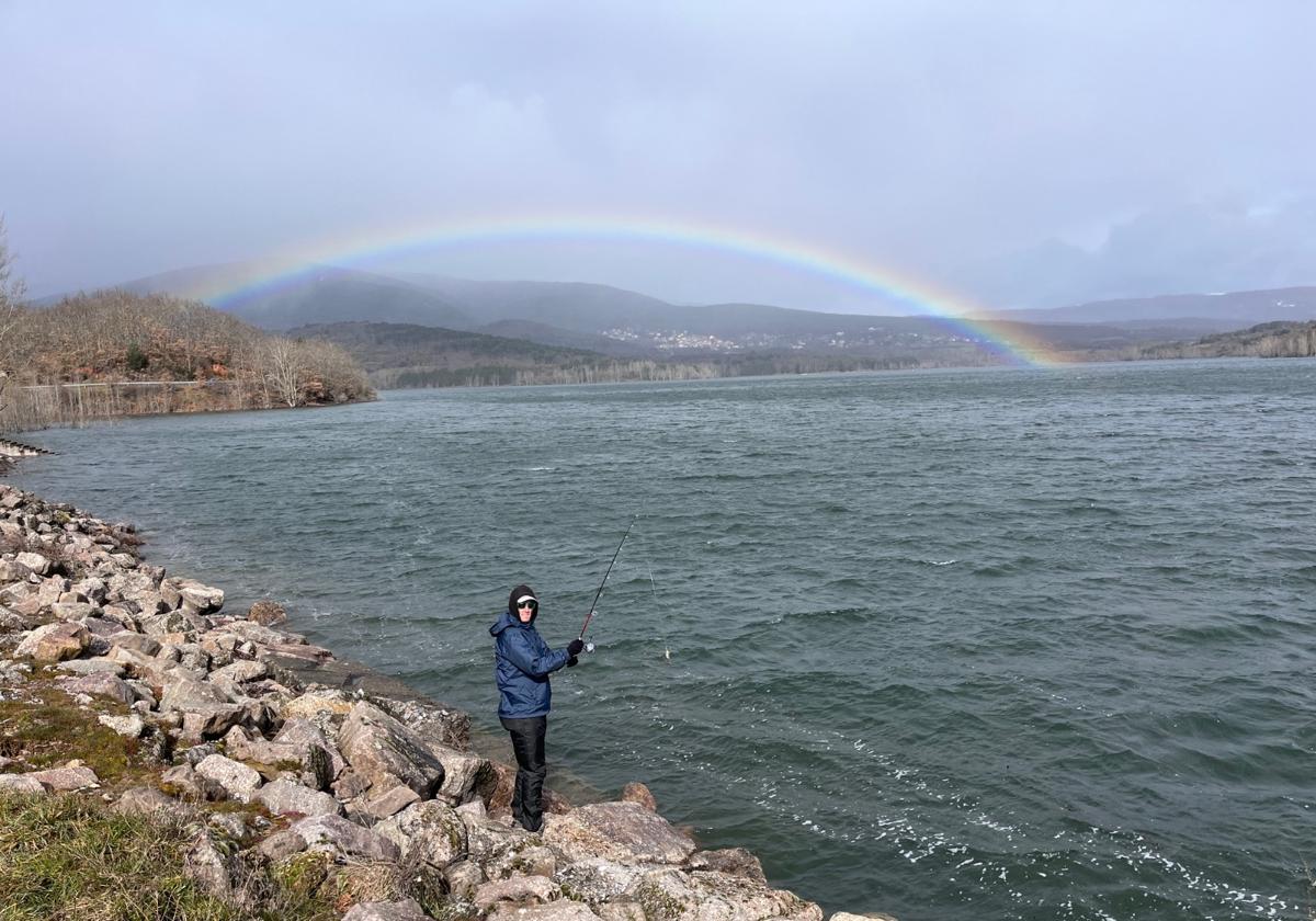 El inicio de la temporada de pesca en el embalse González Lacasa y la laguna de Tricio