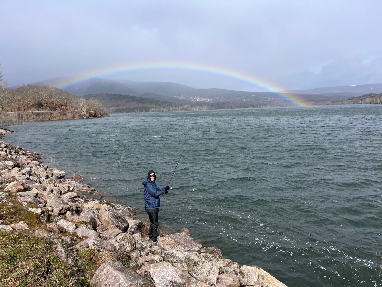 El inicio de la temporada de pesca en el embalse González Lacasa y la laguna de Tricio