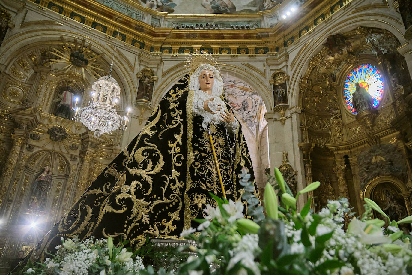 La Virgen de la Soledad estrena manto