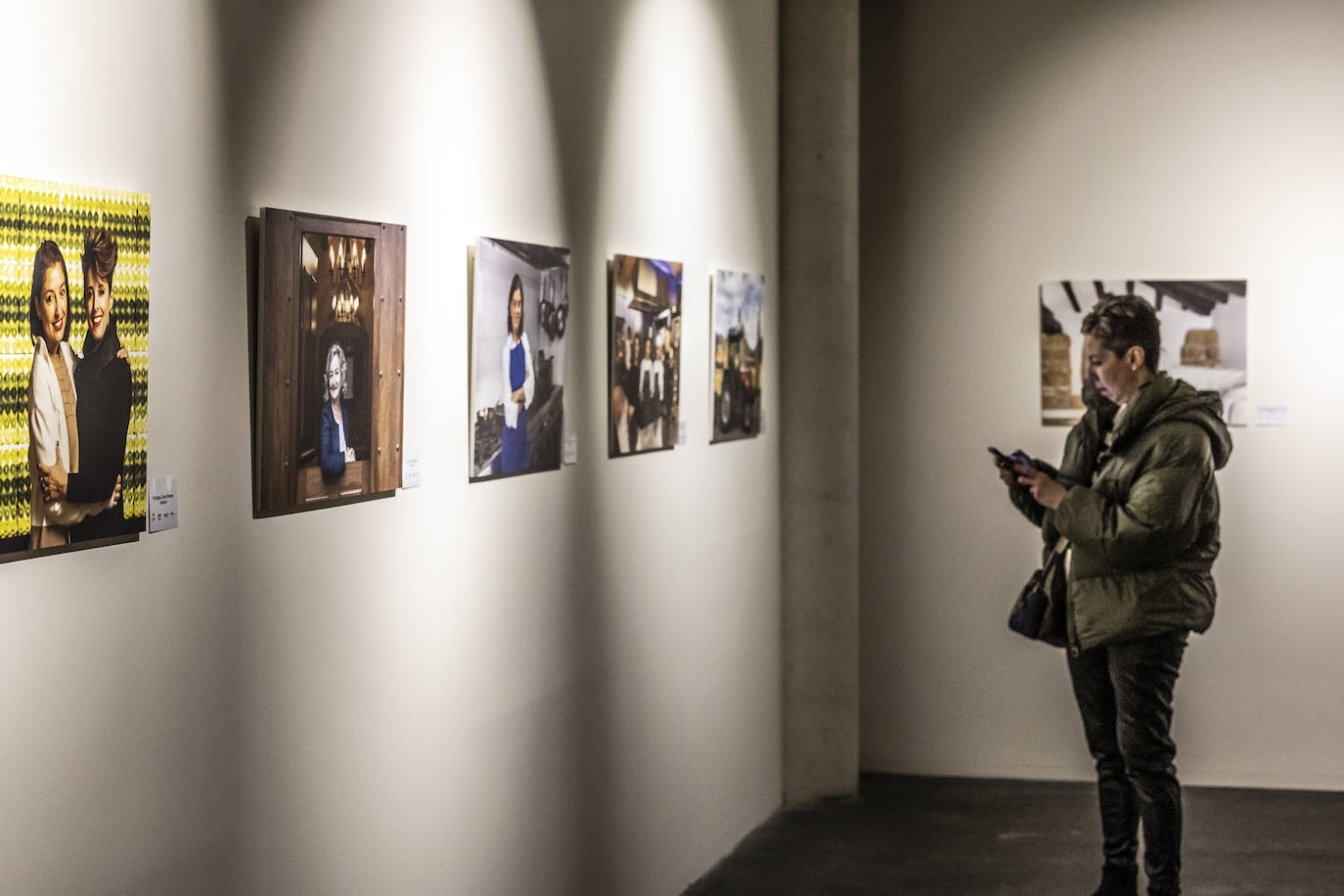 Exposición &#039;Mujer, vino y territorio. La mirada femenina en Rioja Alta&#039;