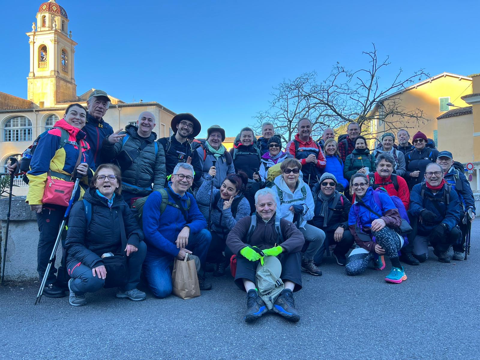 Alumnos de las diferentes universidades en el Santuario de Laghet camino de Menton (Francia).