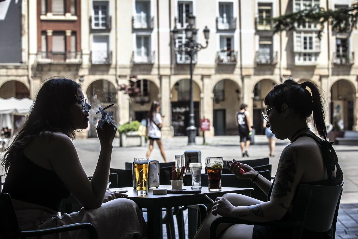 Terraza en la plaza del Mercado de Logroño.