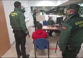 Imagen del detenido, en dependencias de la Guardia Civil.