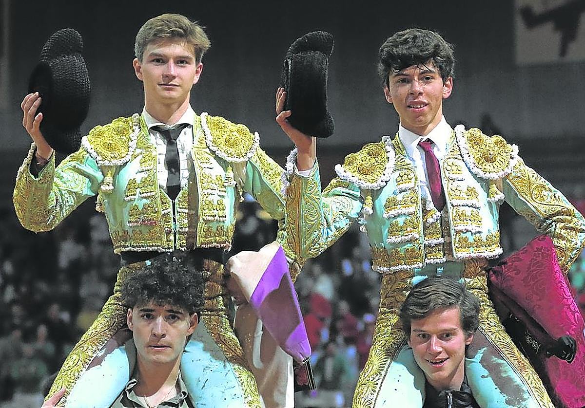 Ruiz de Velasco y Julio Méndez, a hombros en el Arnedo Arena.