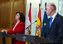Concha Andreu y Juan Carlos Ayala, durante el anuncio, en febrero de 2023, de la implantación del nuevo grado