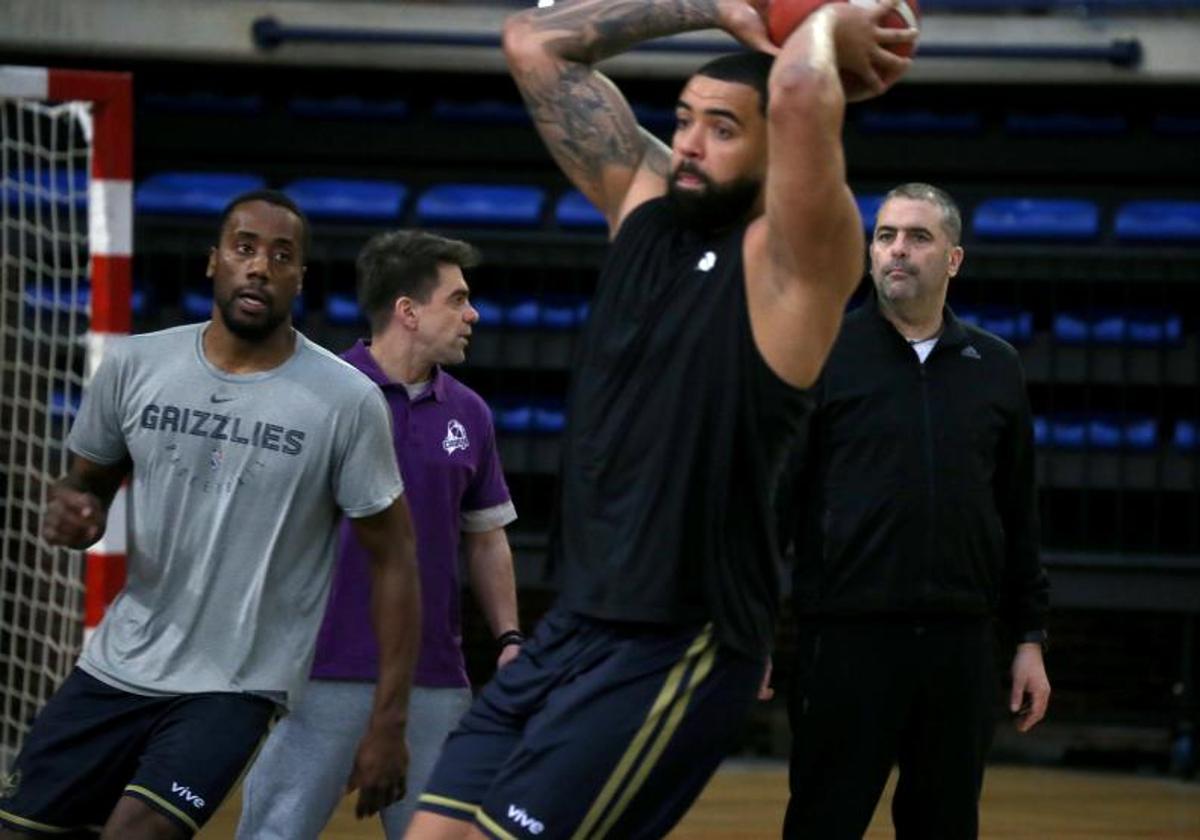 Kolo, en el entrenamiento de ayer, con Pichel y Díaz detrás.