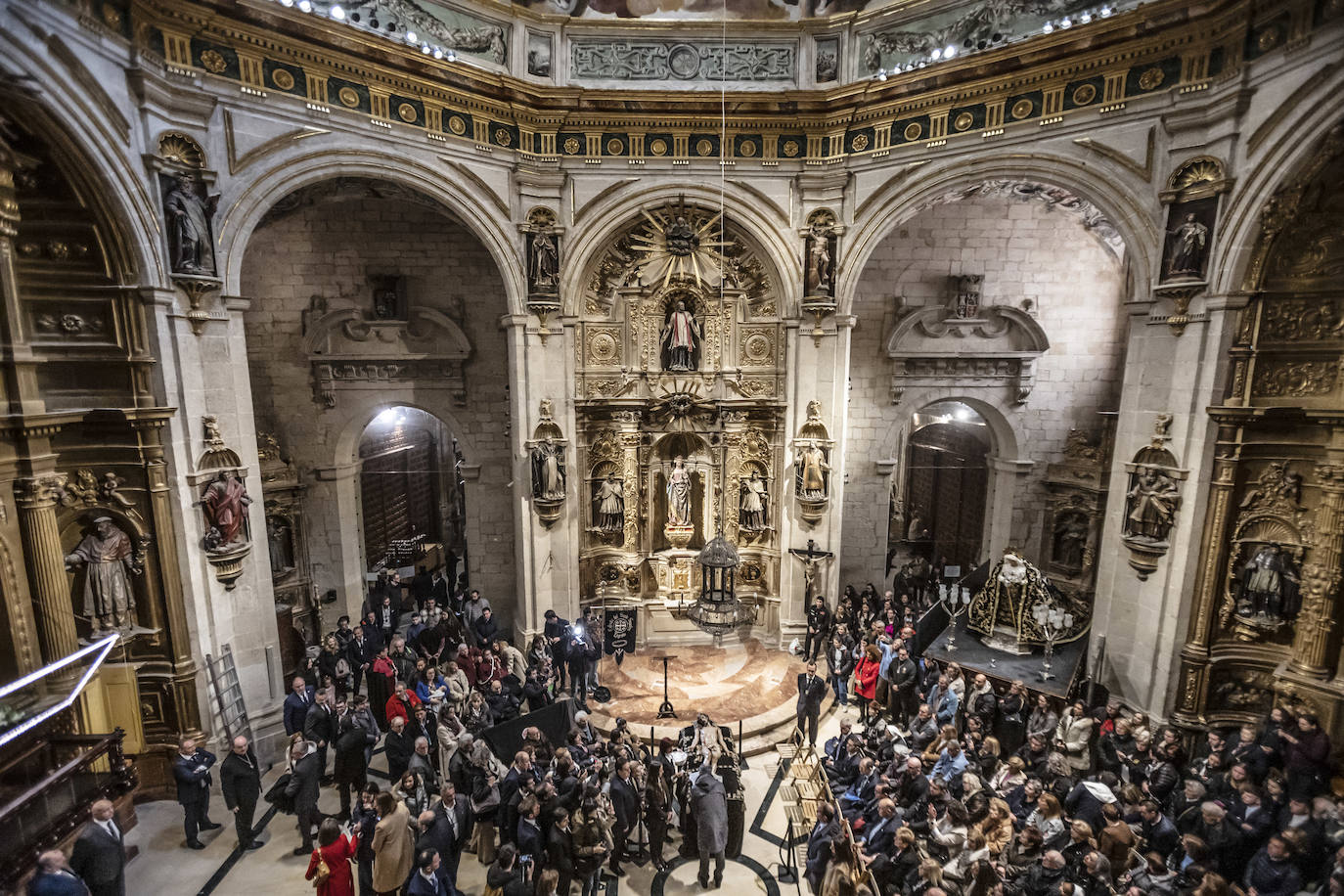 Limpieza y veneración del Cristo yacente