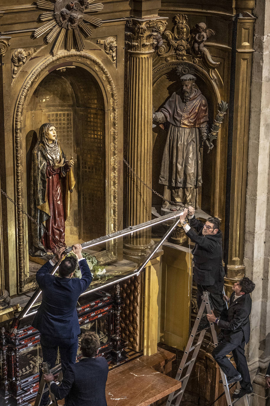 Limpieza y veneración del Cristo yacente