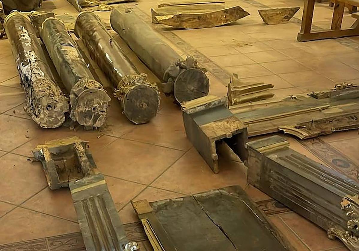 Desperfectos por acción de las termitas en el retablo de la iglesia de Villaverde de Rioja.