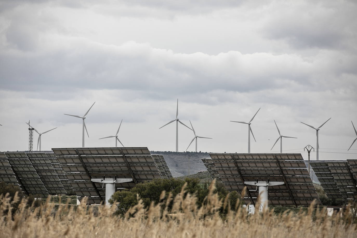 Instalaciones de generación eólica y fotovoltaica en los términos municipales de Calahorra y Pradejón.