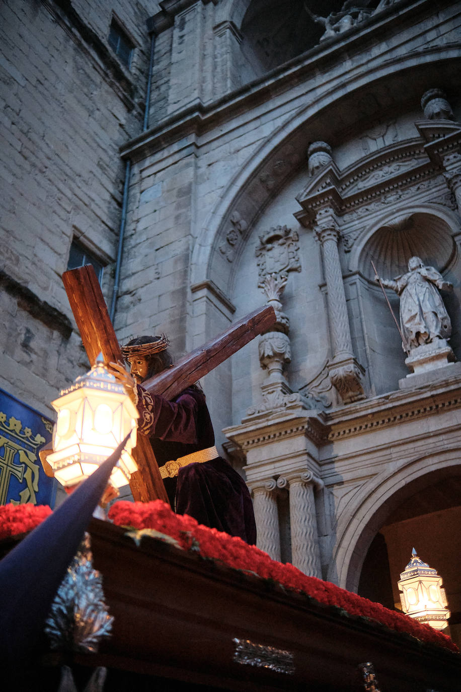 Jesús camino del Calvario, en imágenes