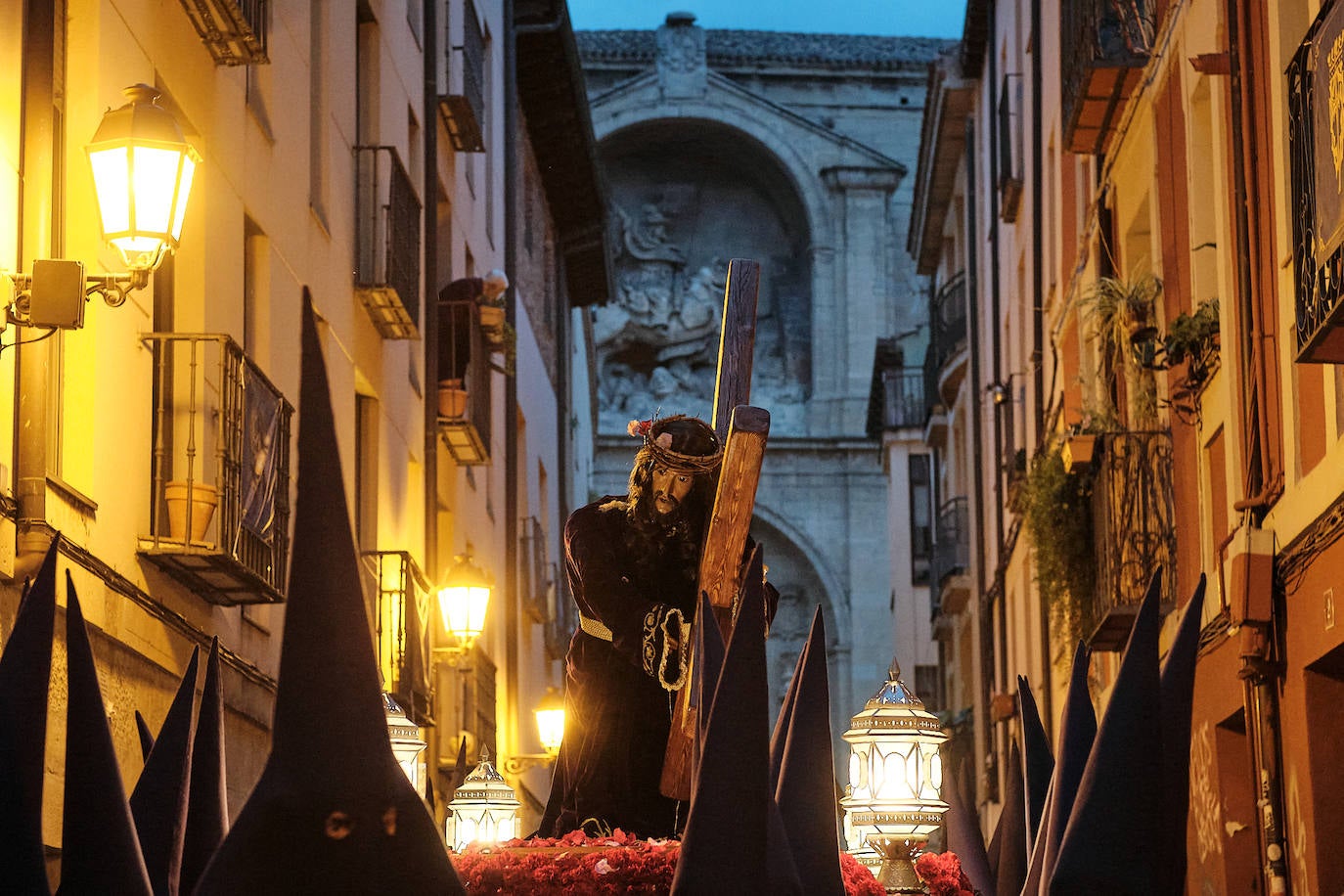 Jesús camino del Calvario, en imágenes