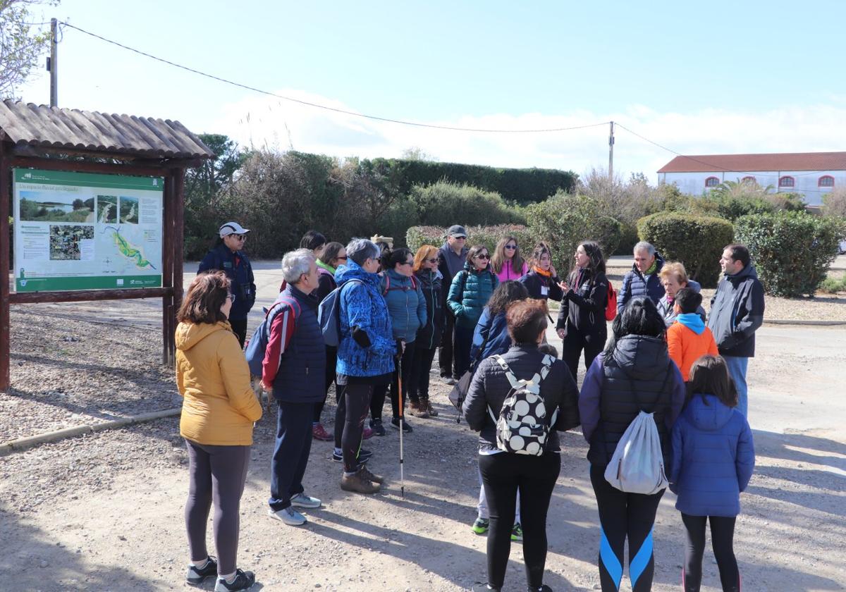 La iniciativa Pasea La Rioja abrió la jornada con el recorrido interpretativo 'Ebro, una historia de convivencia' por la reserva de los Sotos.