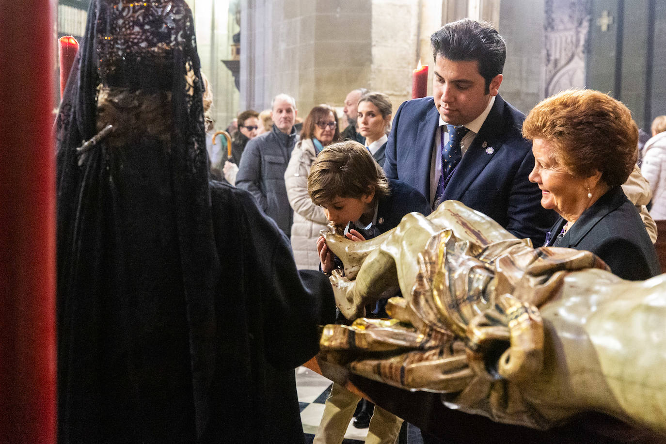 El besapies de este Viernes Santo, en imágenes