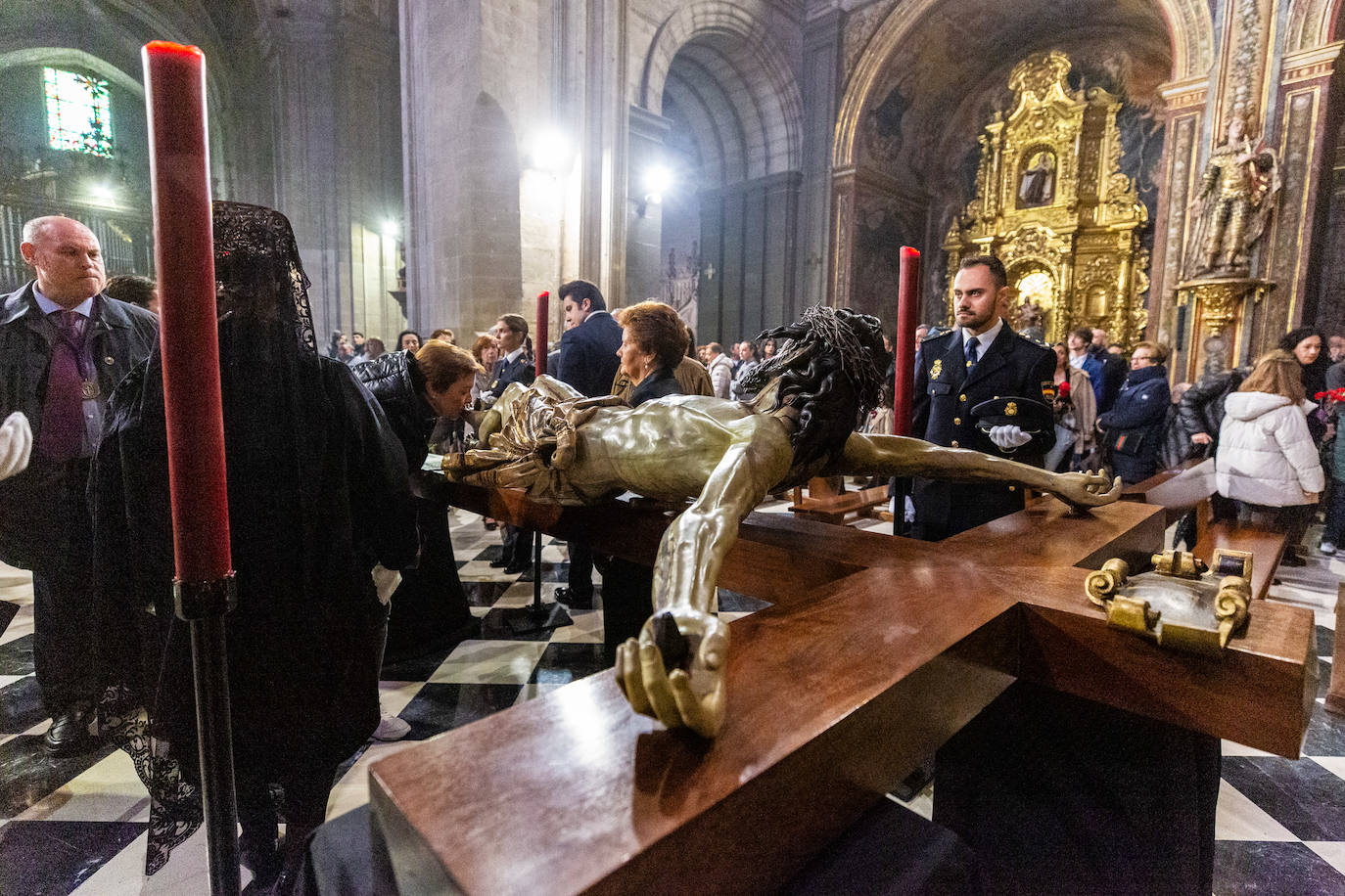 El besapies de este Viernes Santo, en imágenes