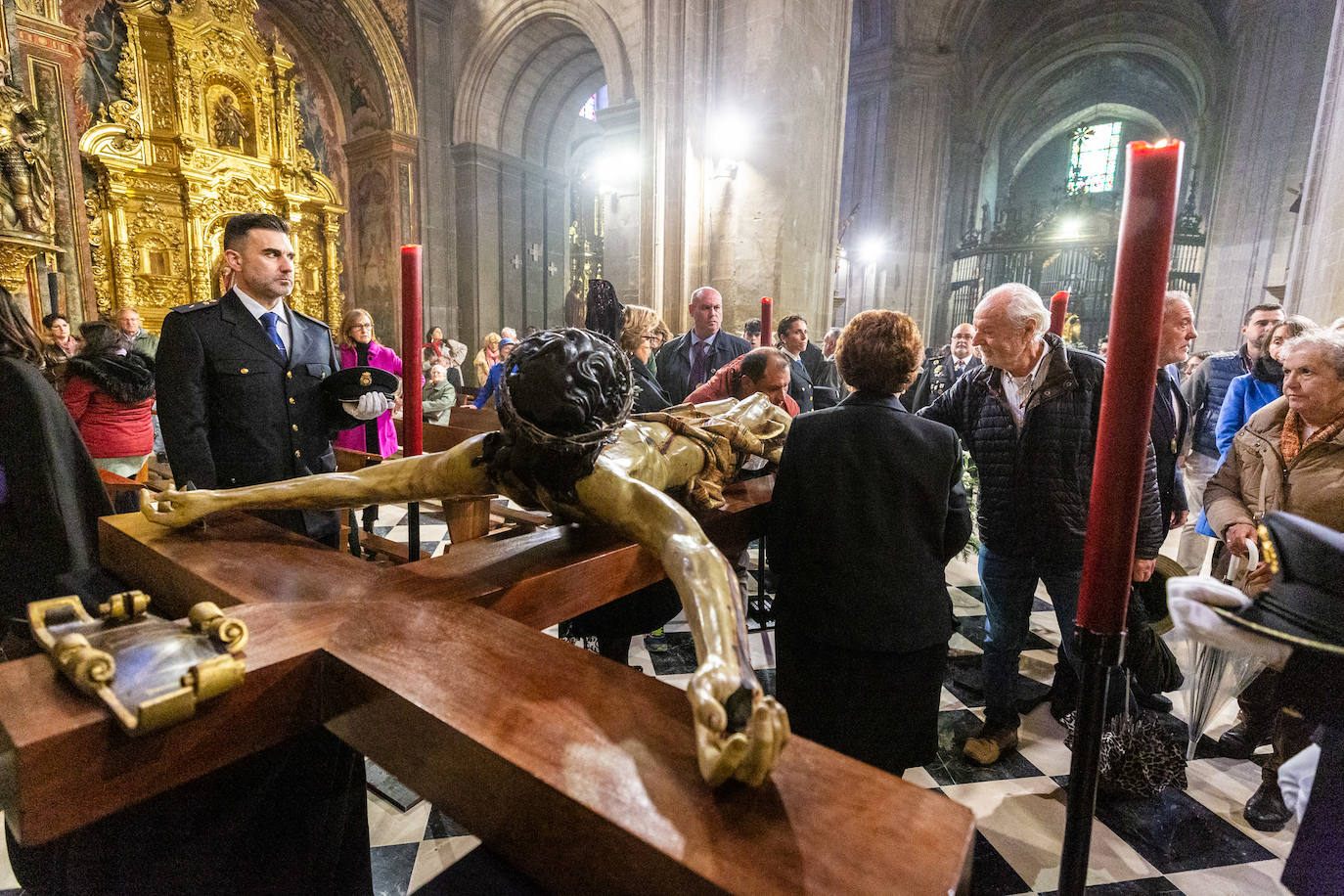 El besapies de este Viernes Santo, en imágenes