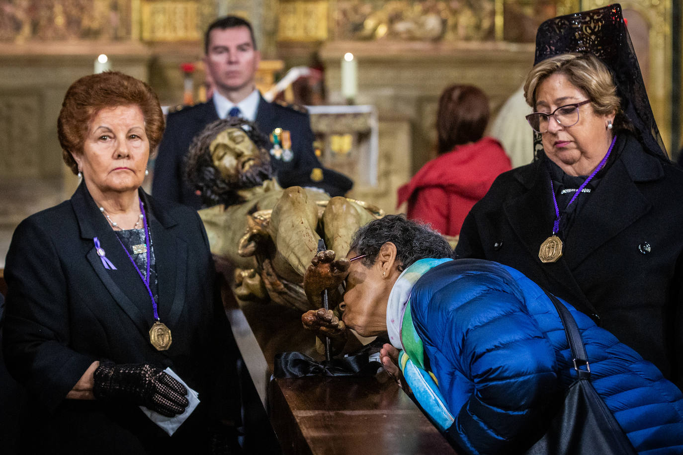 El besapies de este Viernes Santo, en imágenes