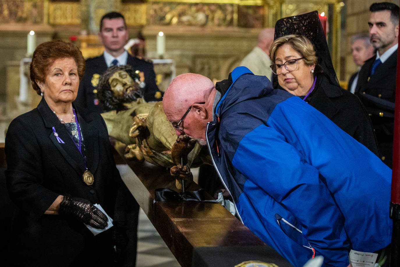 El besapies de este Viernes Santo, en imágenes