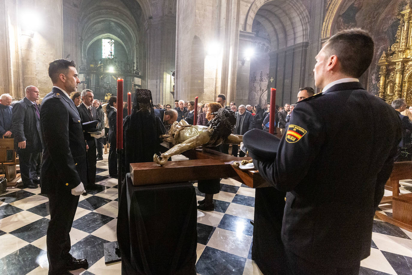 El besapies de este Viernes Santo, en imágenes